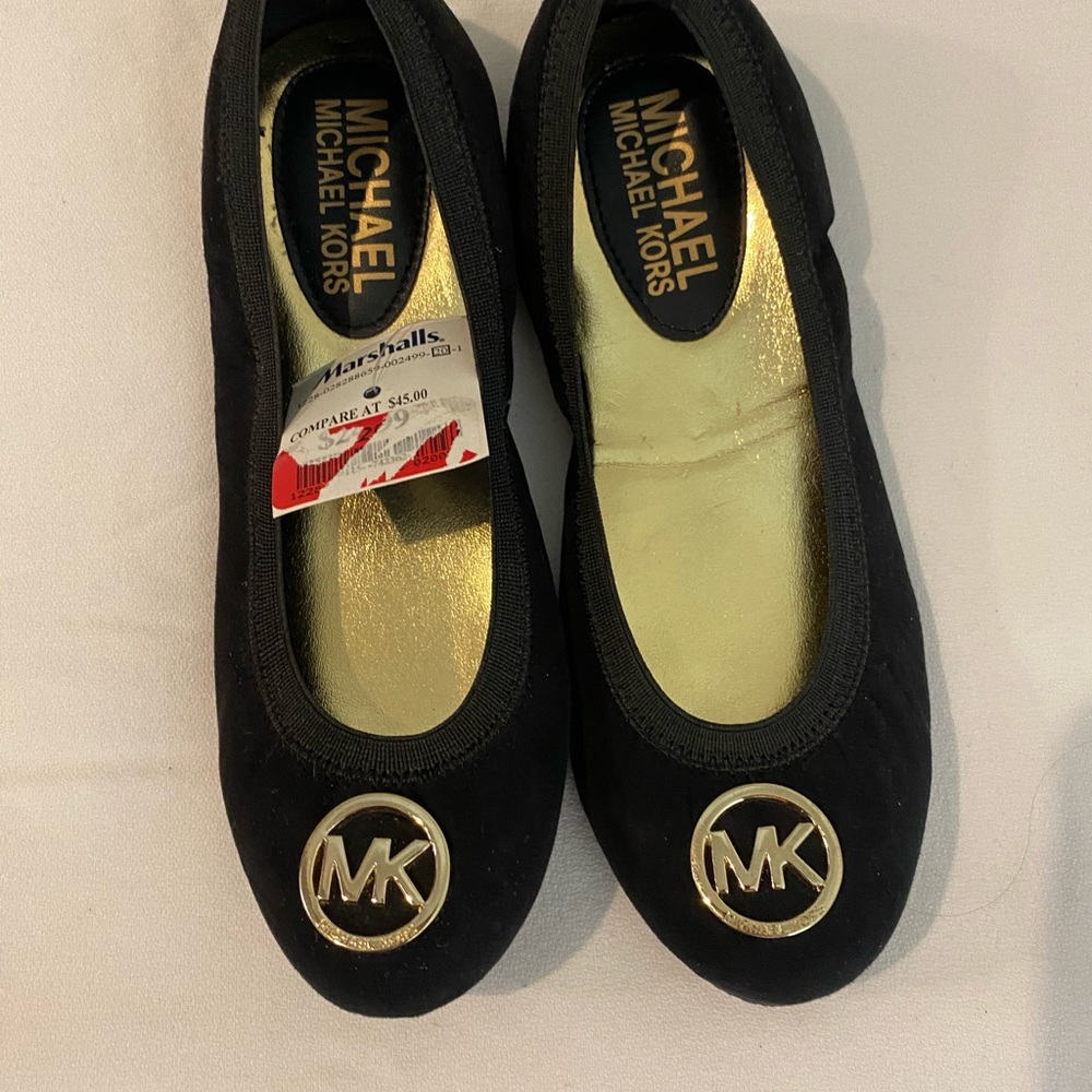 Size 3 flat shoes